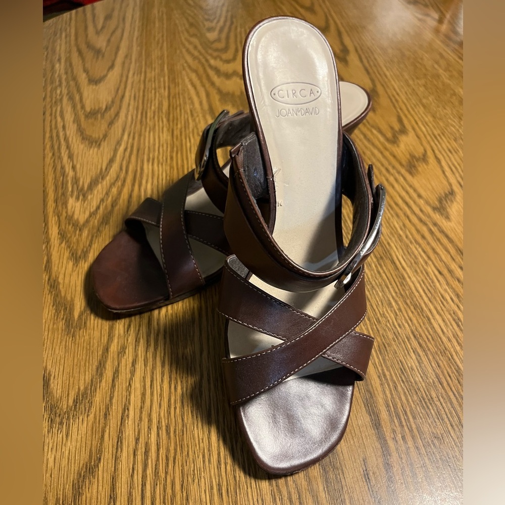 Joan & David Size 8.5 Brown Leather Women's Sandals - Picture 2 of 6